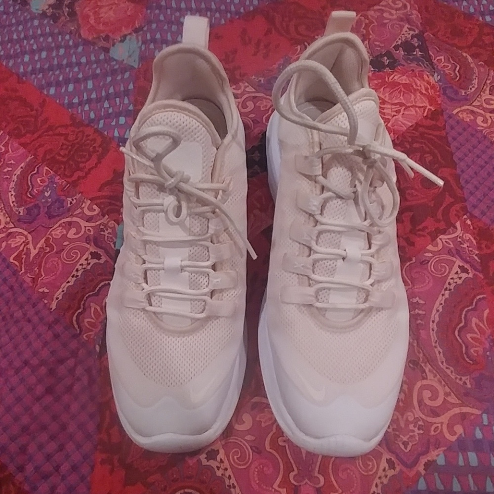 Nike Air Max Axis